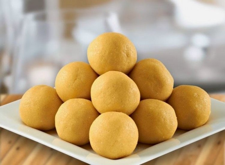 Besan Ladoo Recipe | Besan Ke Laddu